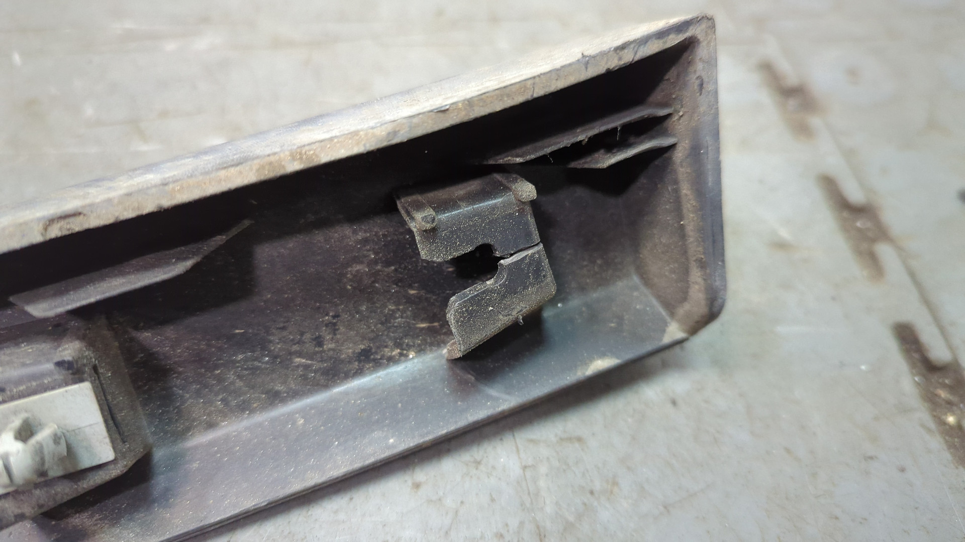 Молдинг заднего крыла правого