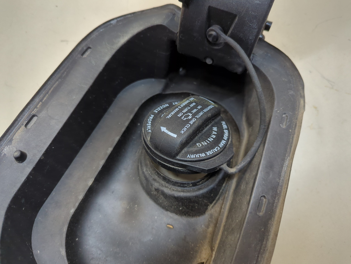 Лючок бензобака