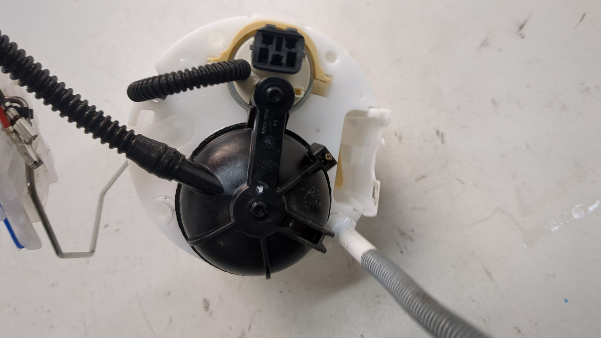 Насос топливный электрический