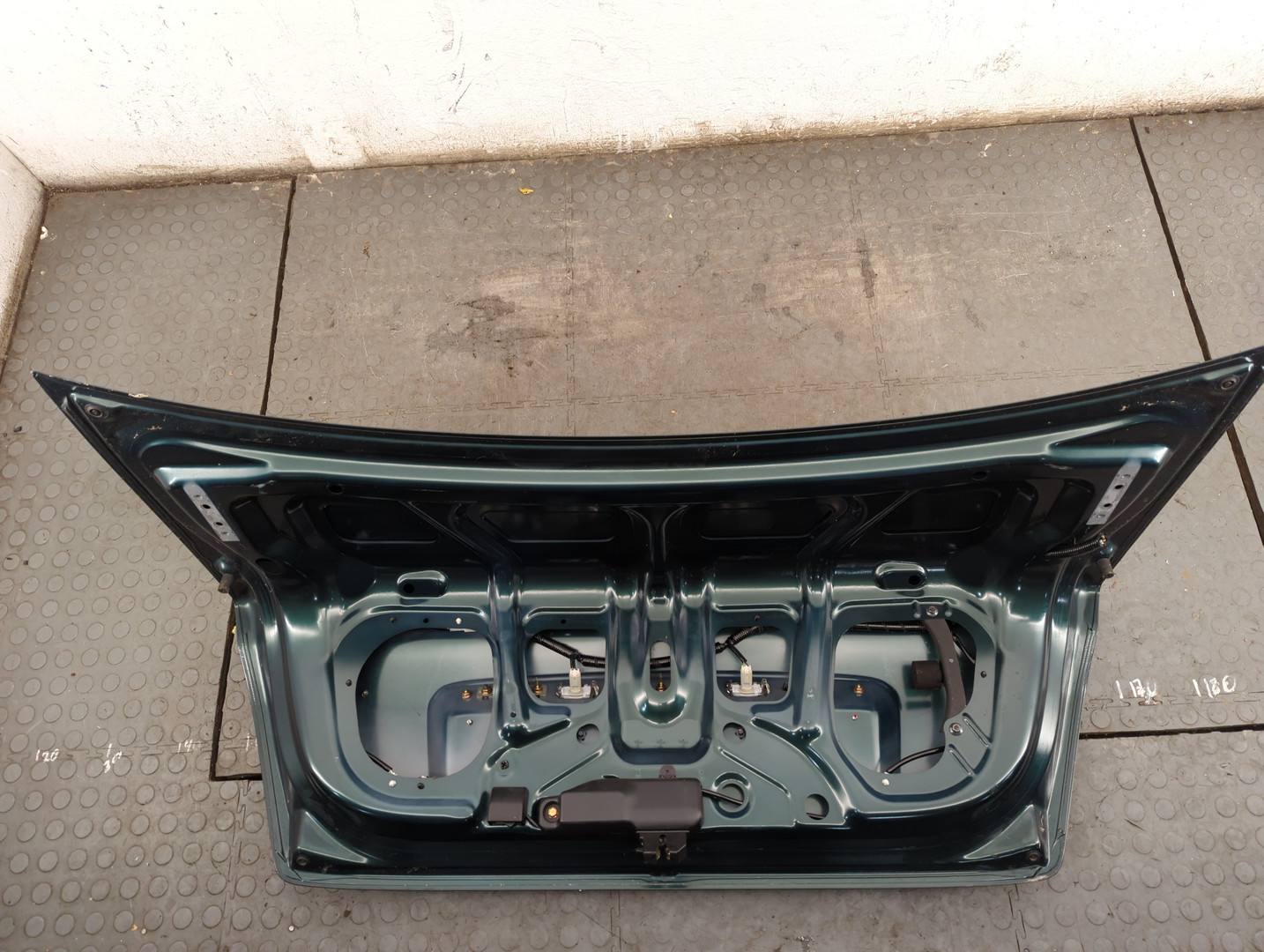 Дверь багажника