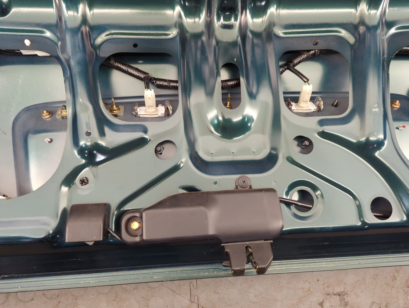 Дверь багажника