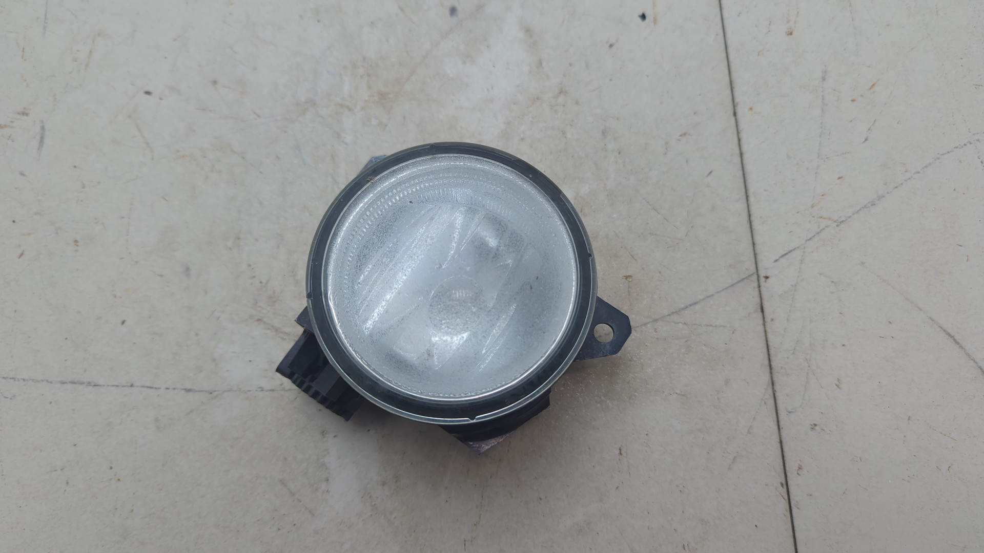 Фара противотуманная левая