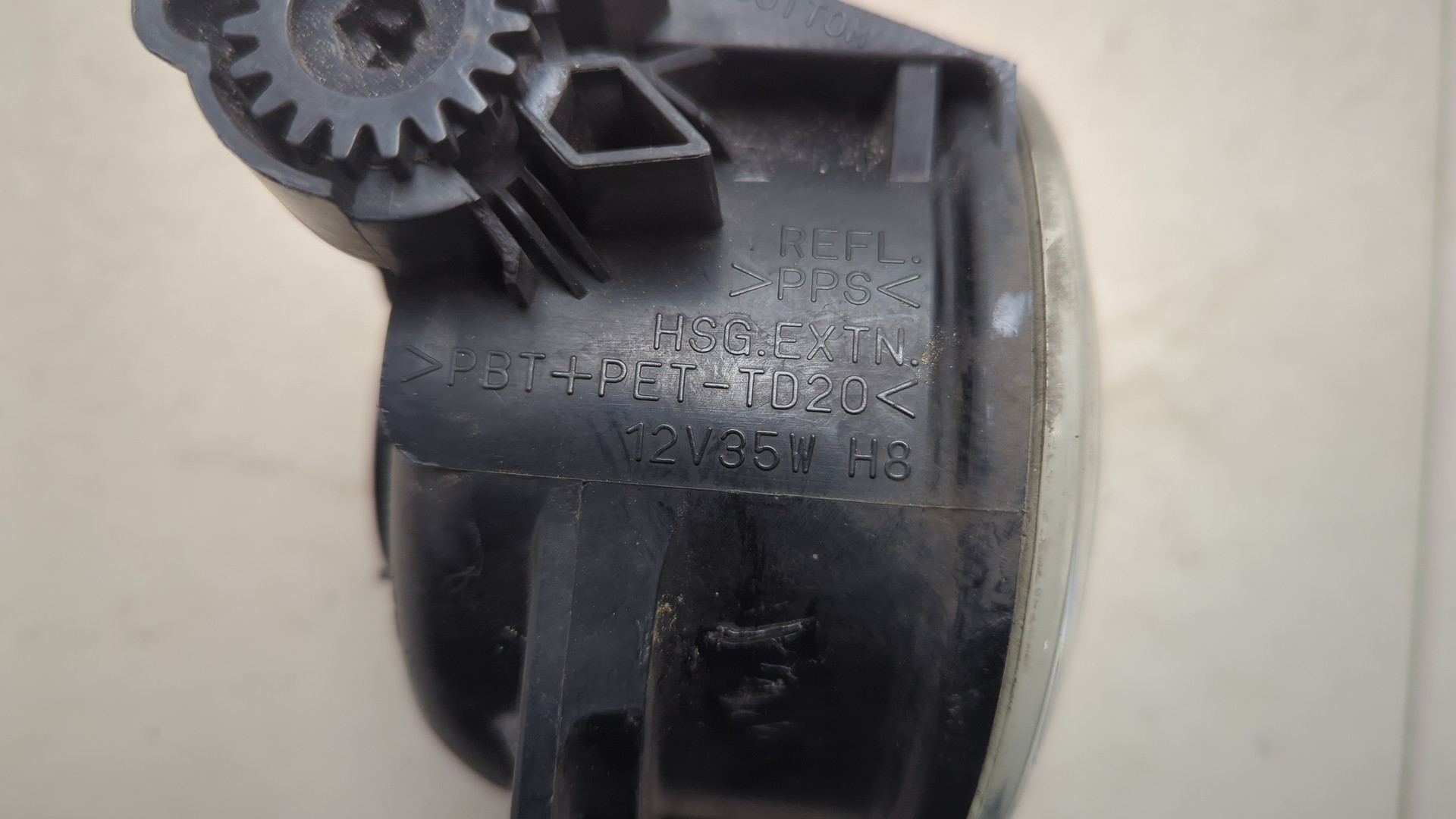 Фара противотуманная левая