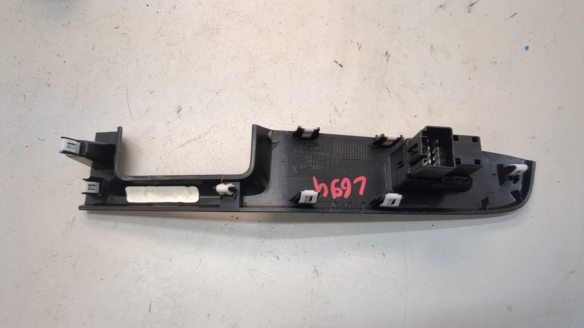 Кнопка стеклоподъемника