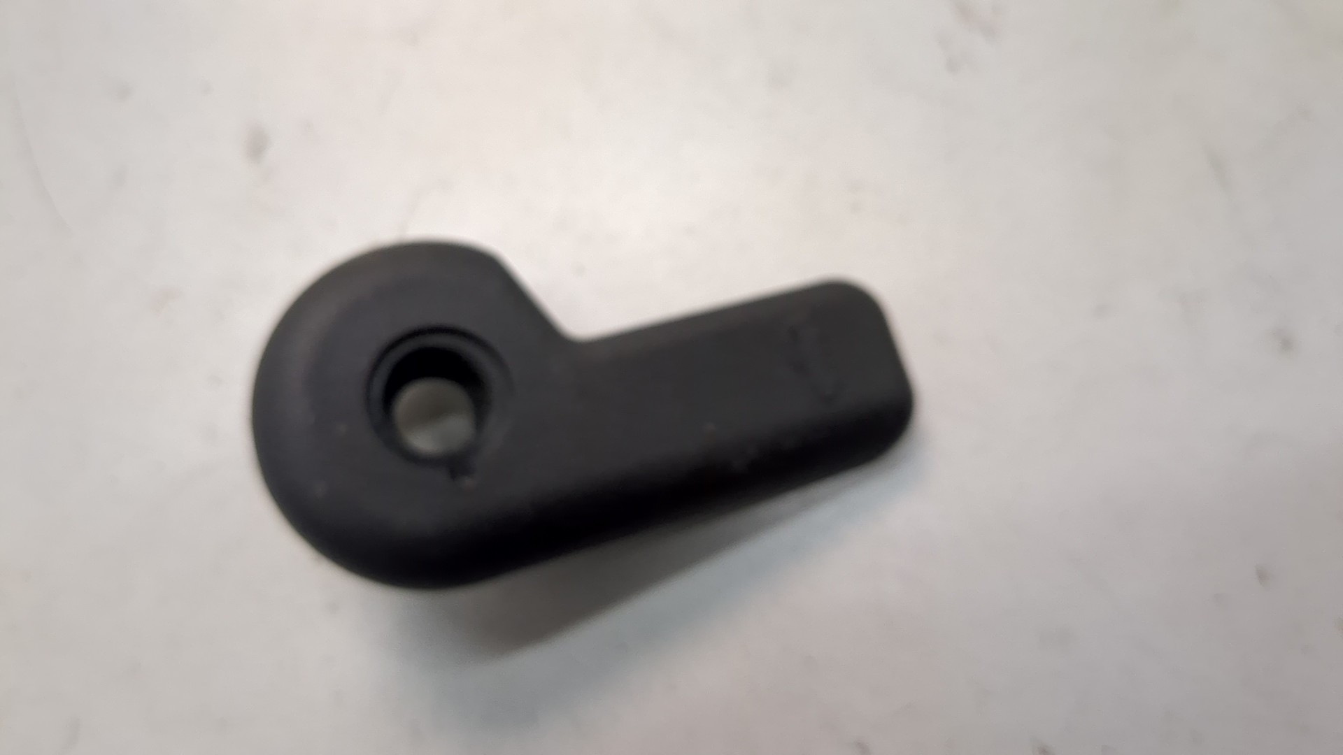 Ручка открывания капота