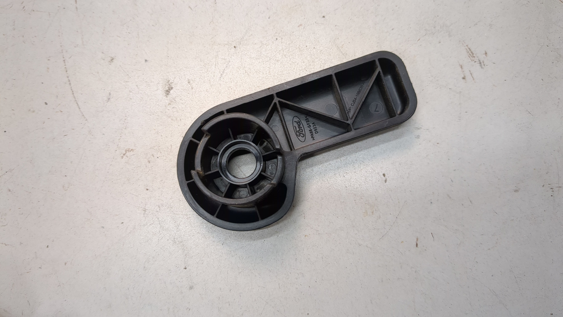 Ручка открывания капота