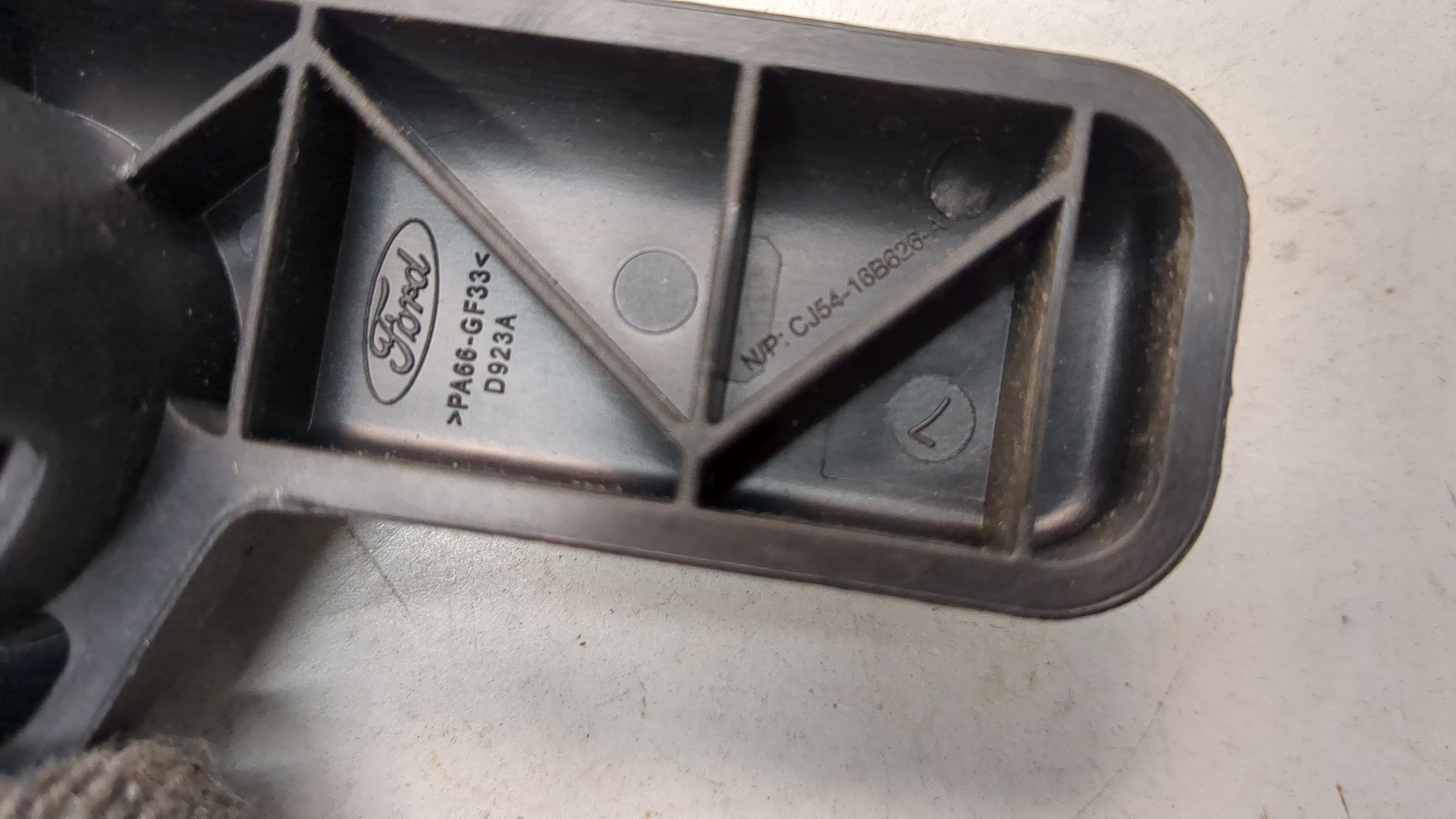 Ручка открывания капота