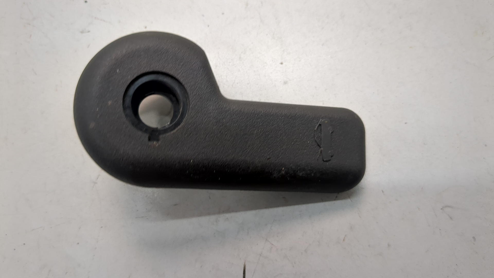 Ручка открывания капота