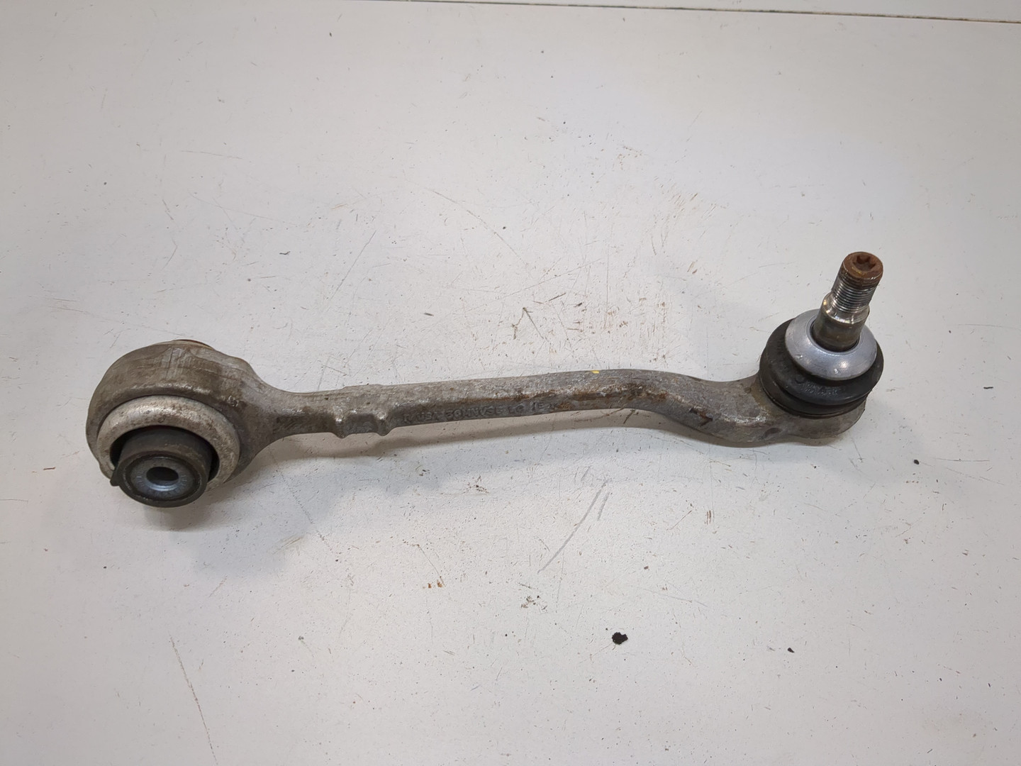 Рычаг передний правый