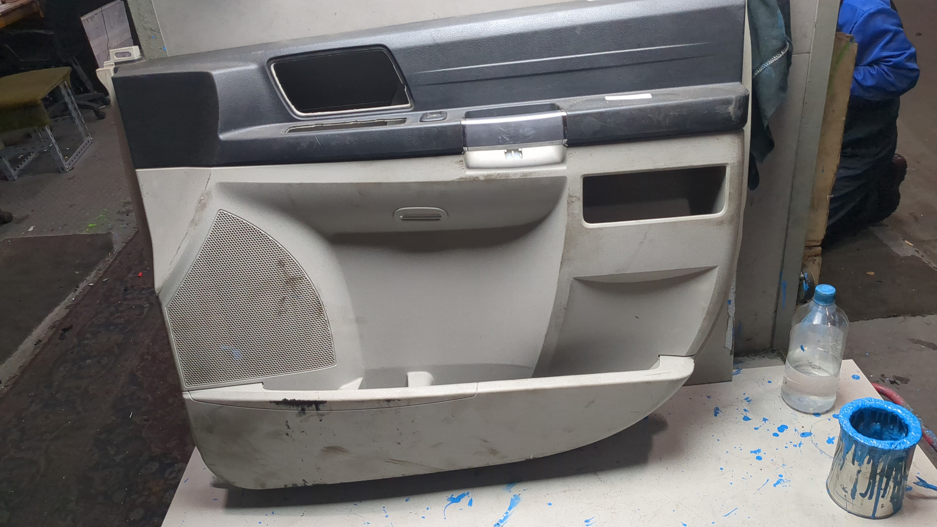 Обшивка двери передней правой