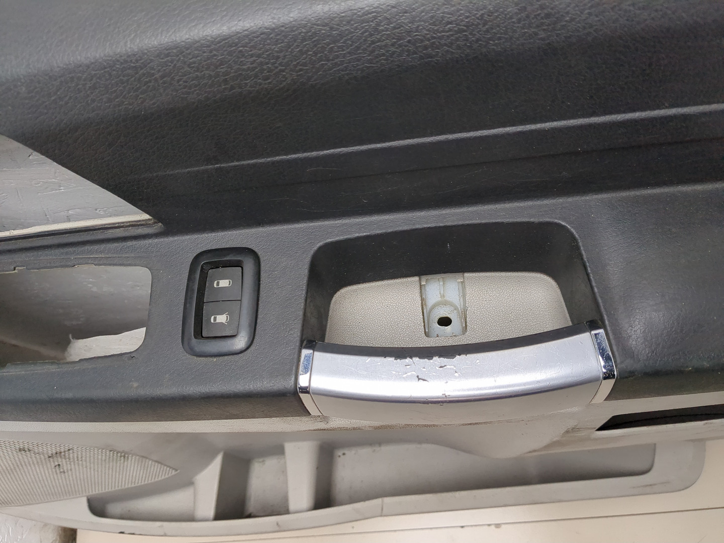 Обшивка двери передней правой