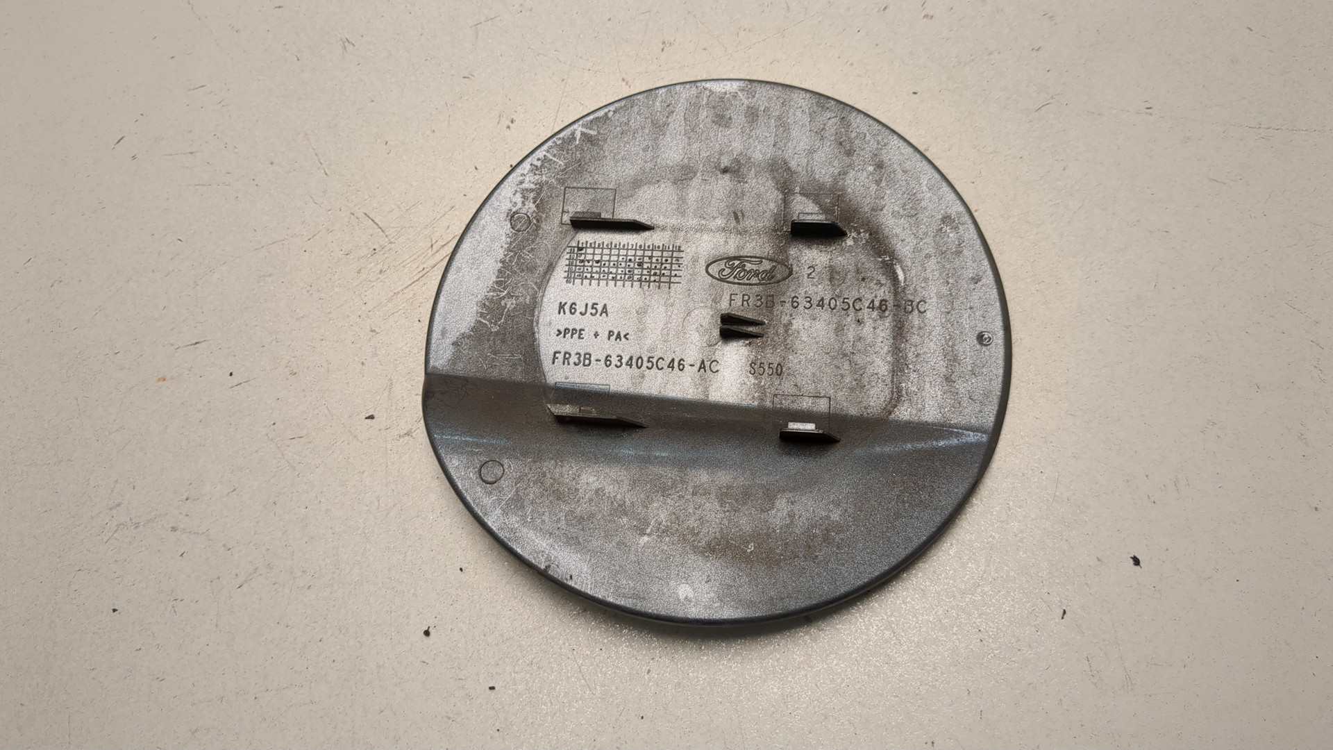 Лючок бензобака