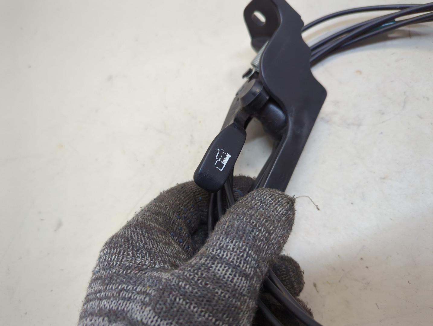 Ручка открывания лючка бензобака