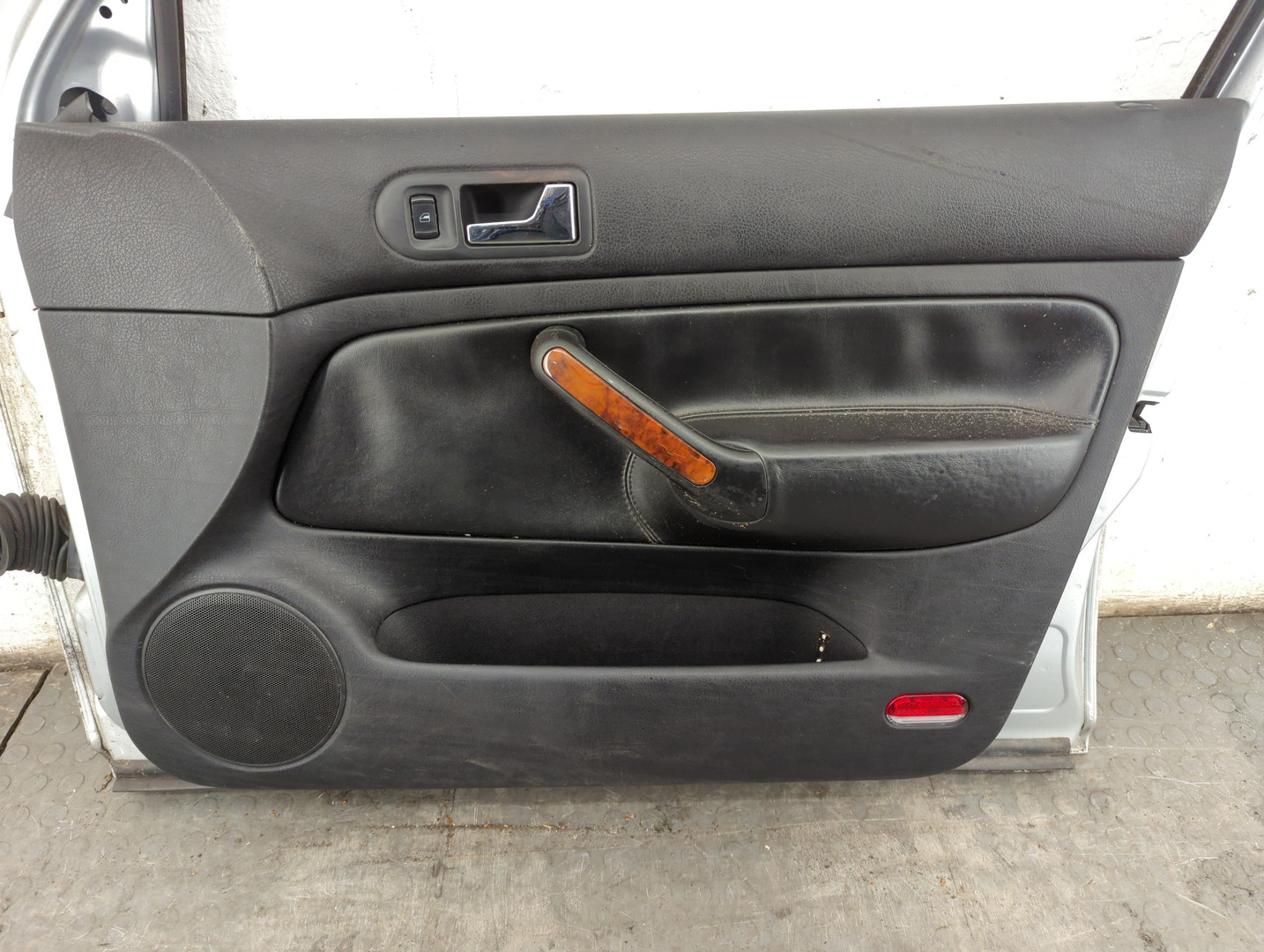 Дверь передняя правая