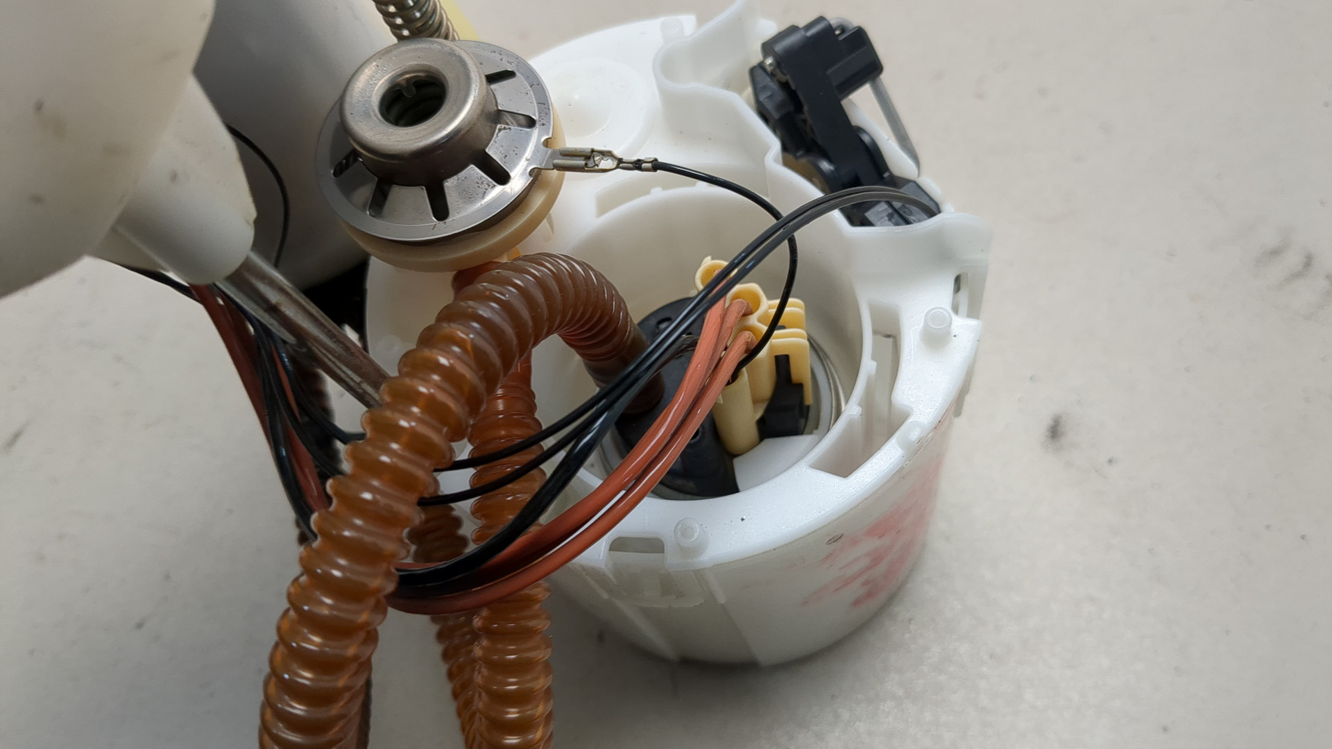 Насос топливный электрический