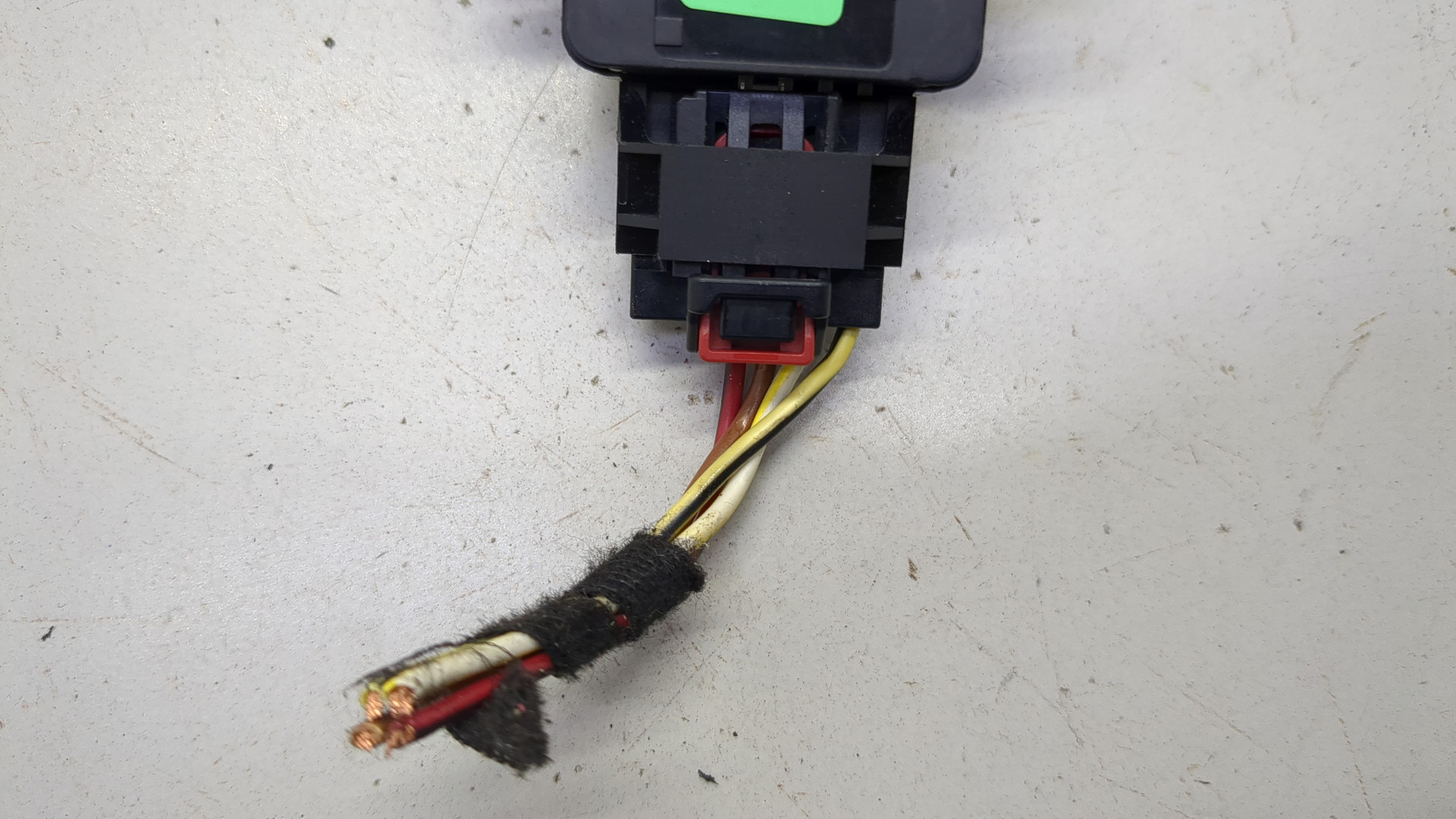 Кнопка регулировки сидения