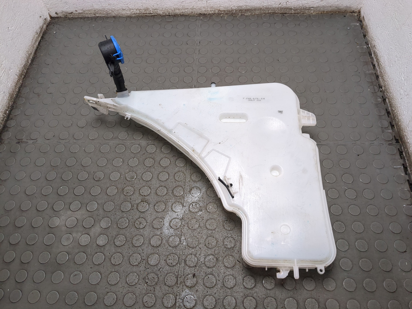 Бачок омывателя лобового стекла