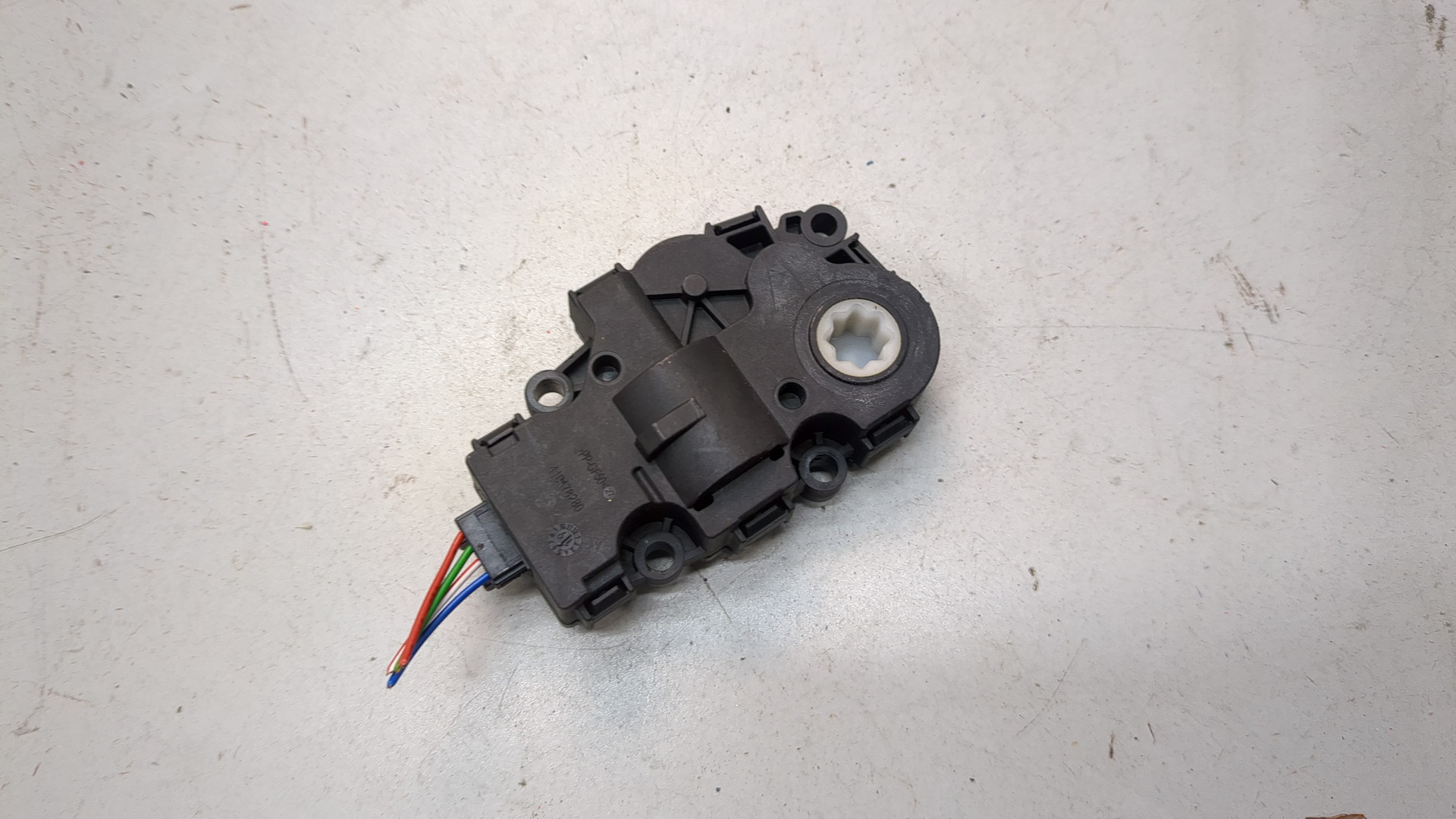 Моторчик заслонки печки