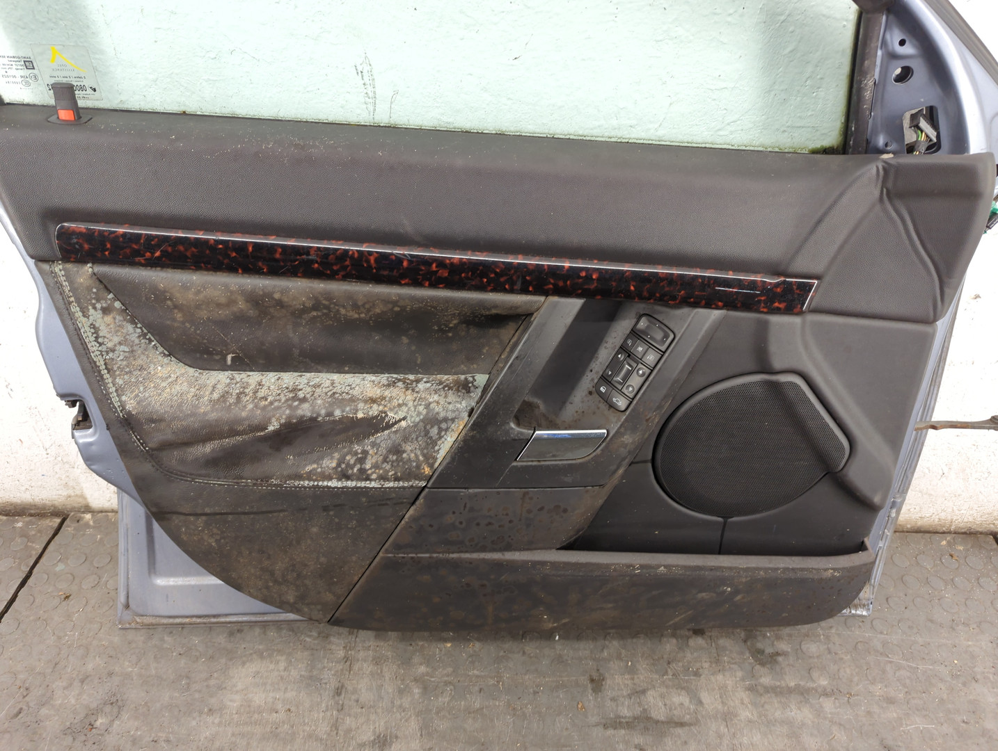 Дверь передняя левая