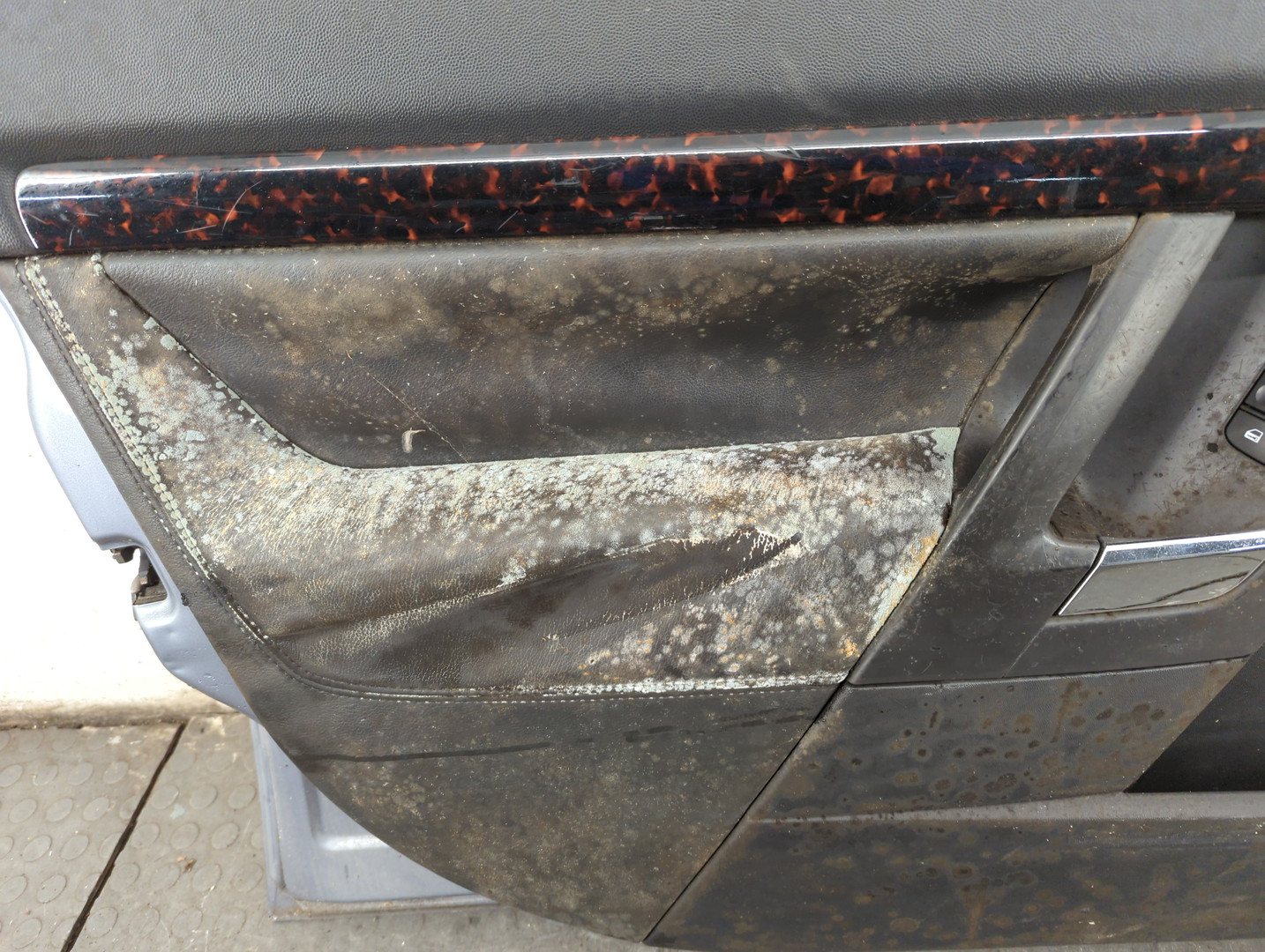 Дверь передняя левая