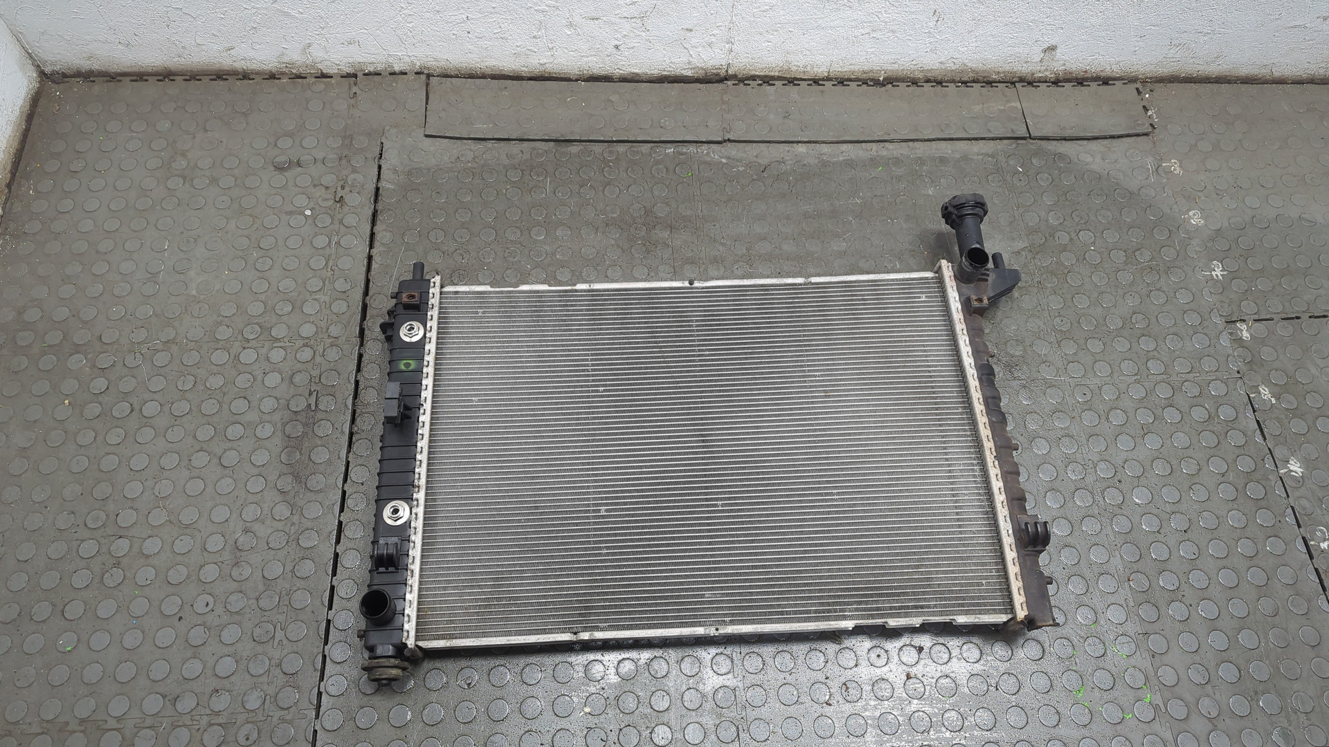 Радиатор охлаждения двигателя основной