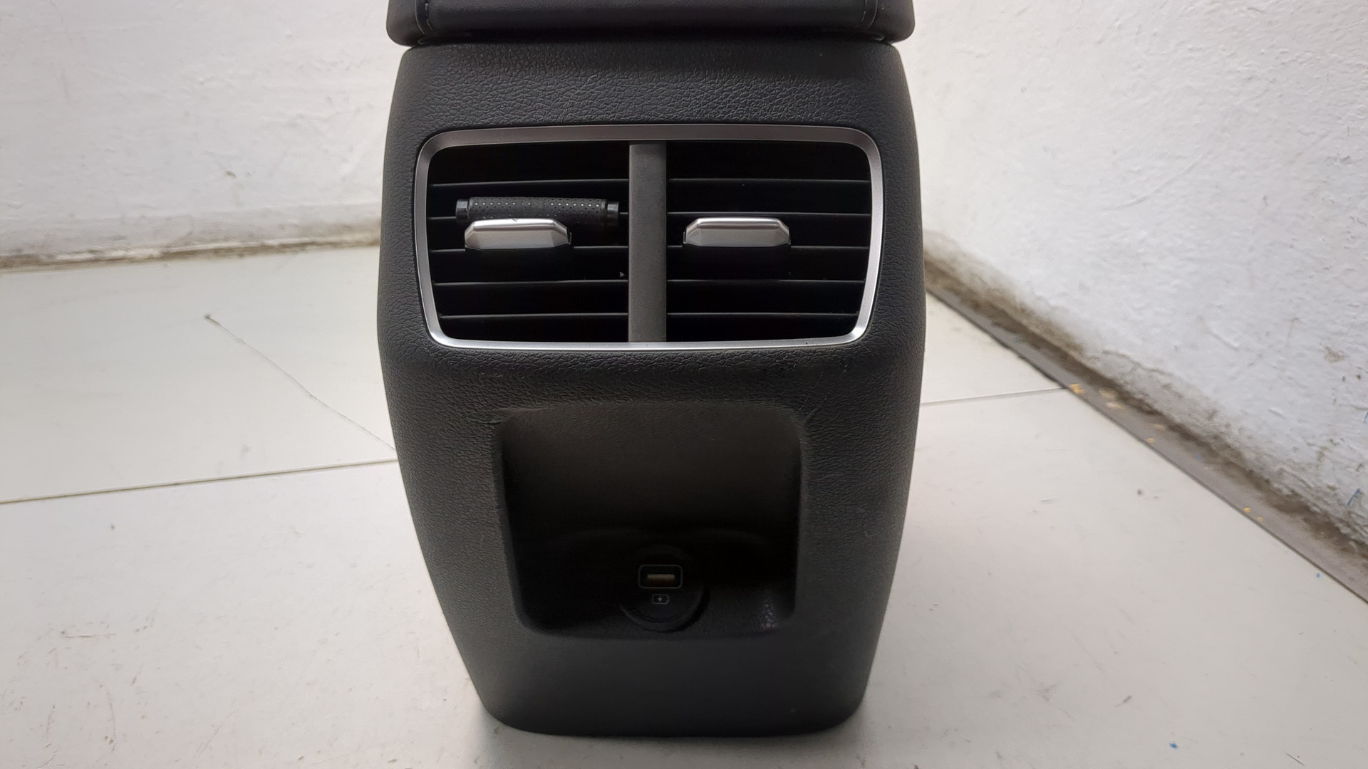 Подлокотник