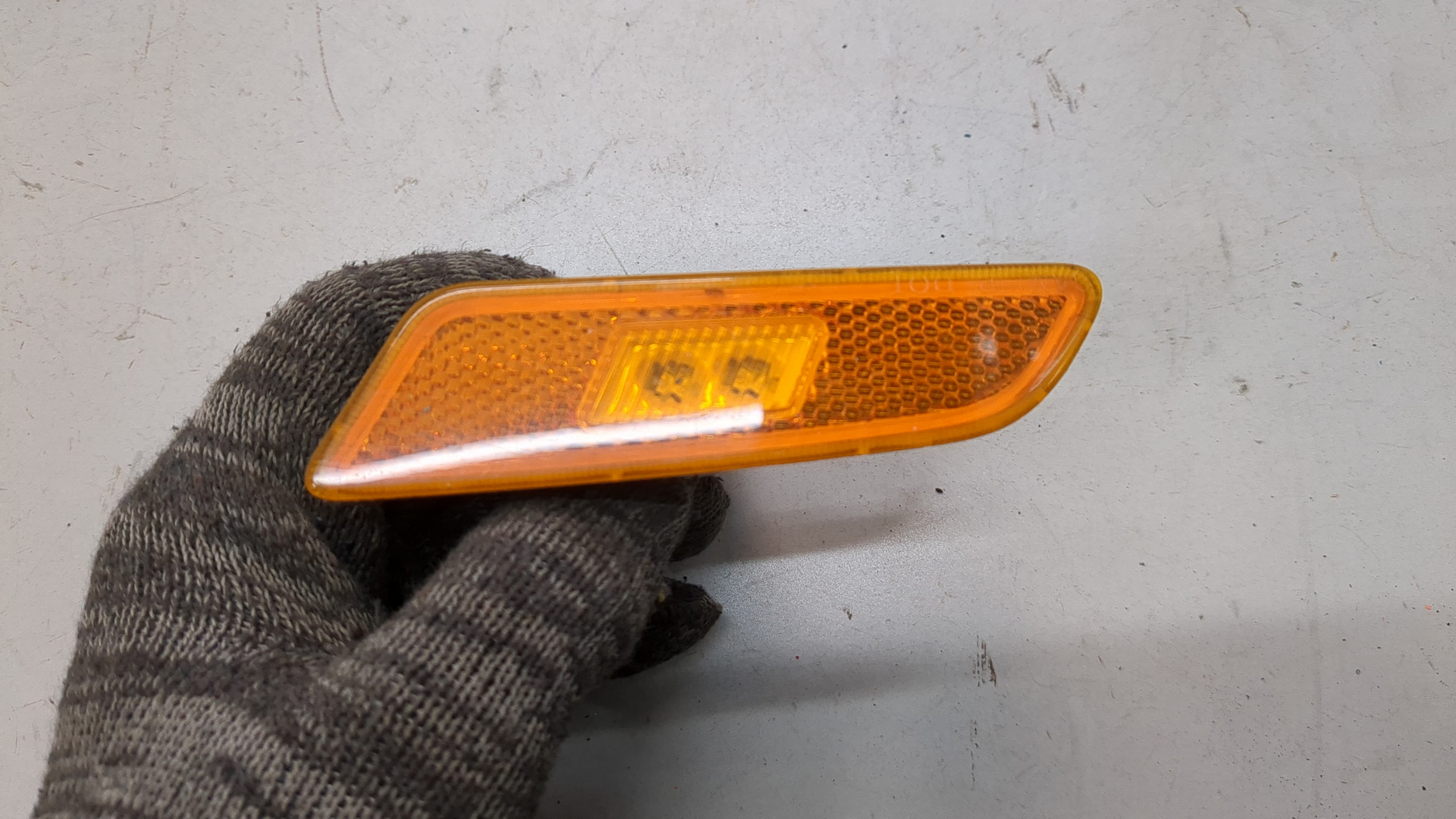 Отражатель передний левый у фары