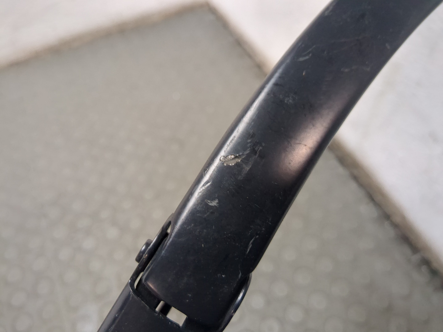 Поводок стеклоочистителя передний правый