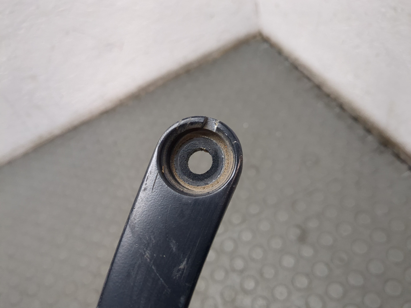 Поводок стеклоочистителя передний правый