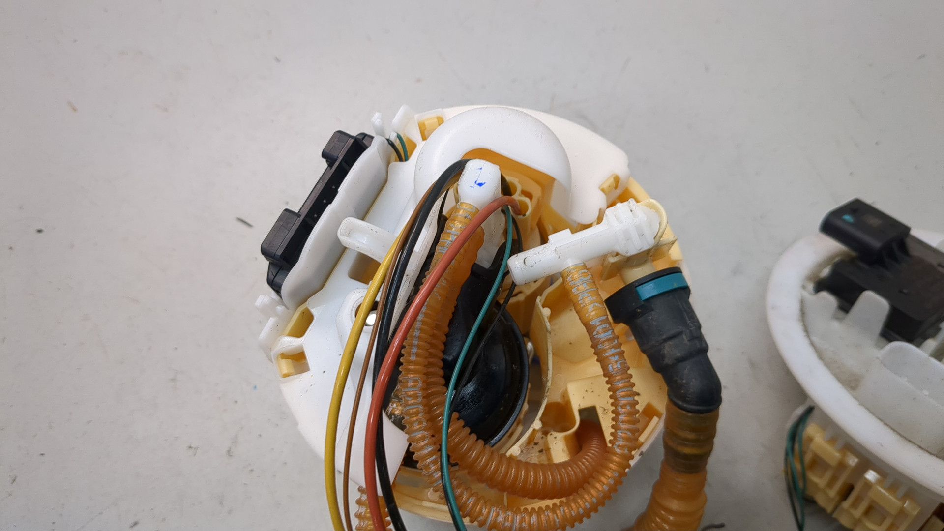 Насос топливный электрический