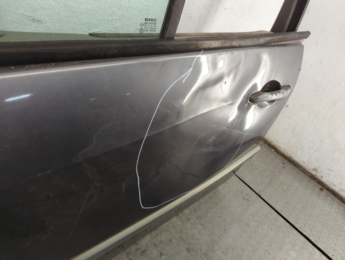 Дверь передняя левая