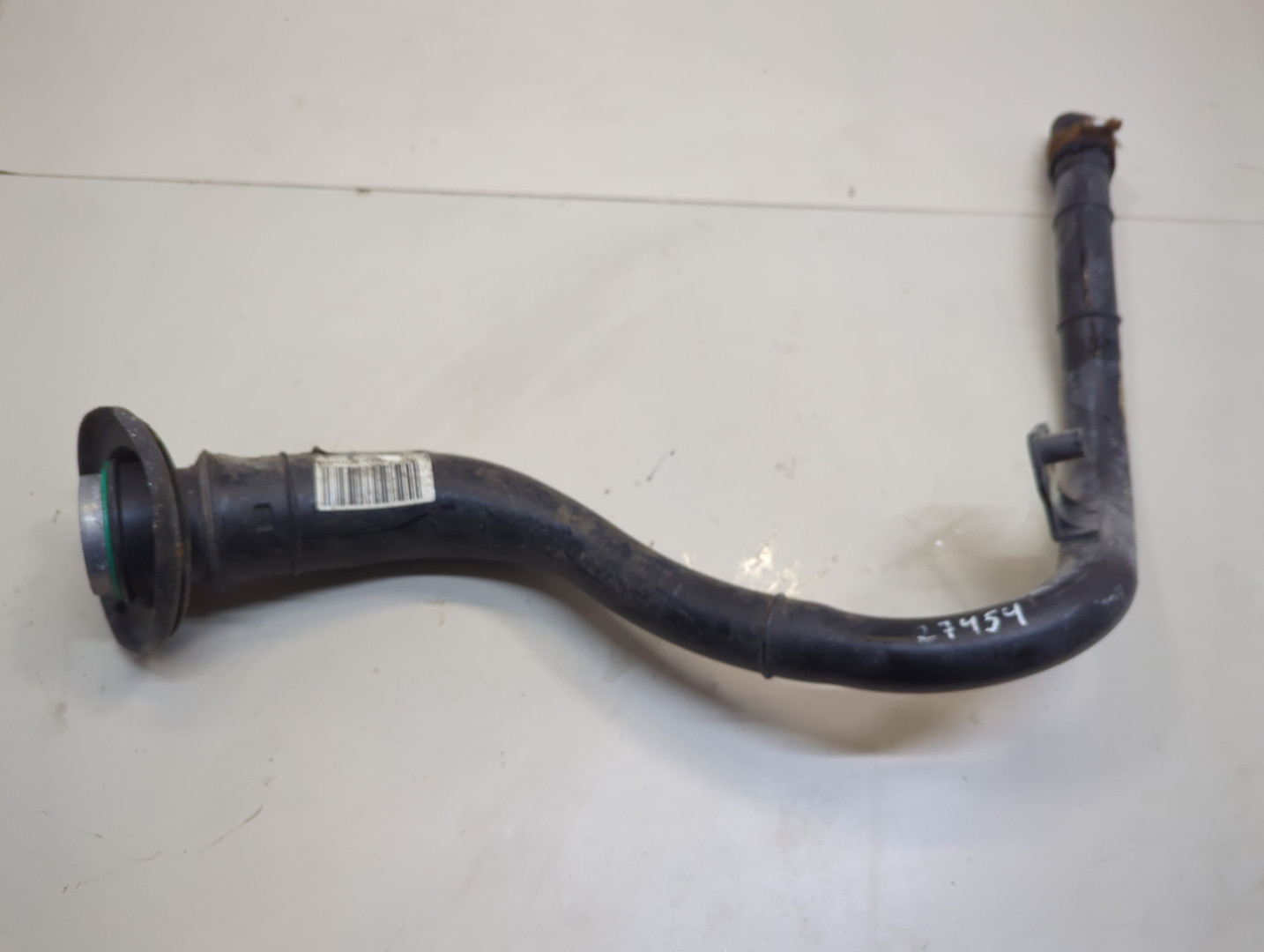 Горловина топливного бака