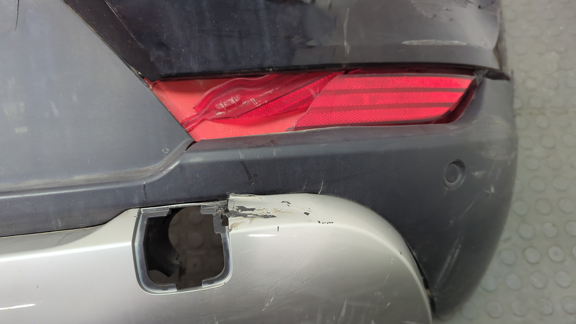 Бампер задний