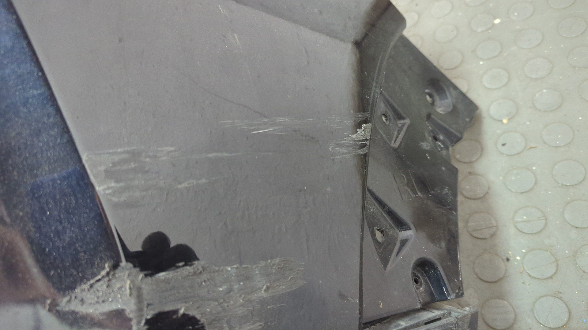 Бампер задний