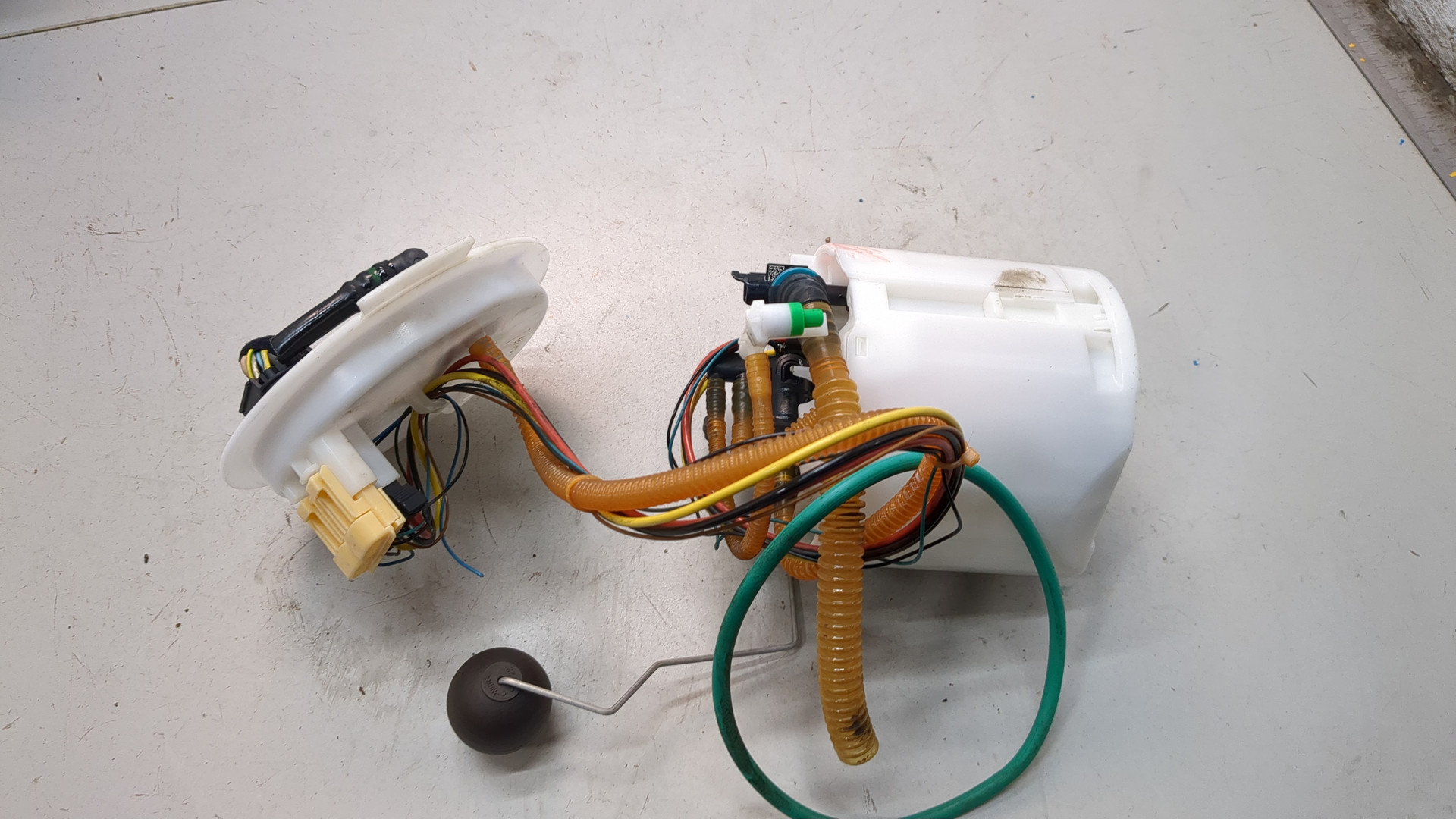 Насос топливный электрический