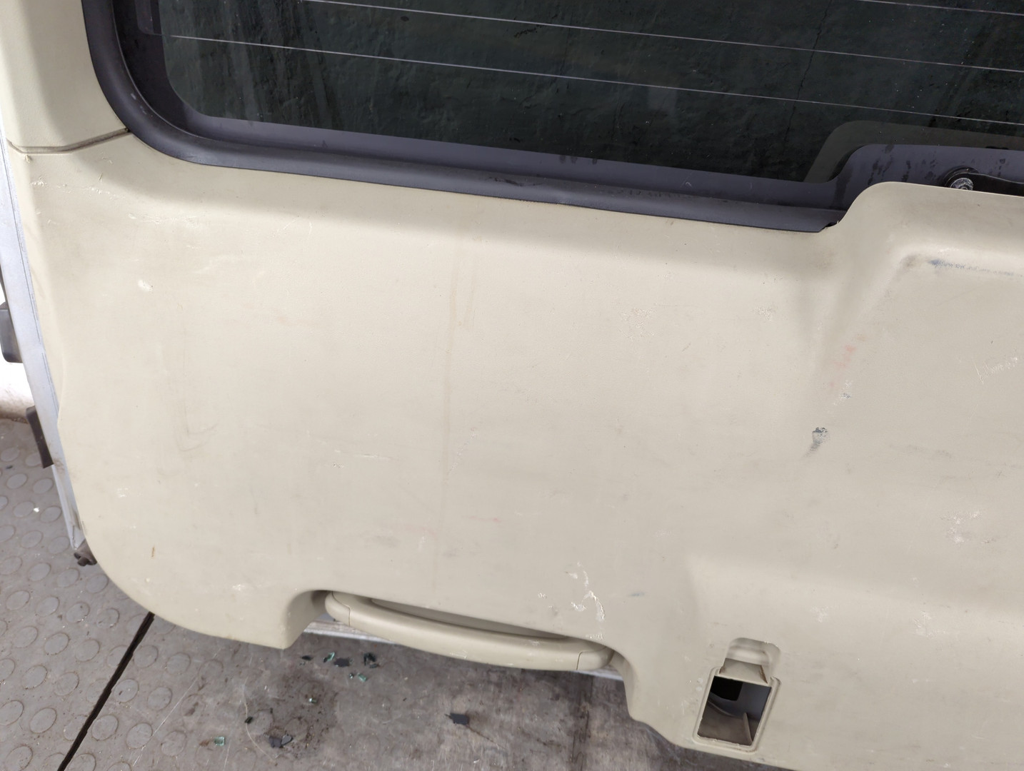 Дверь багажника