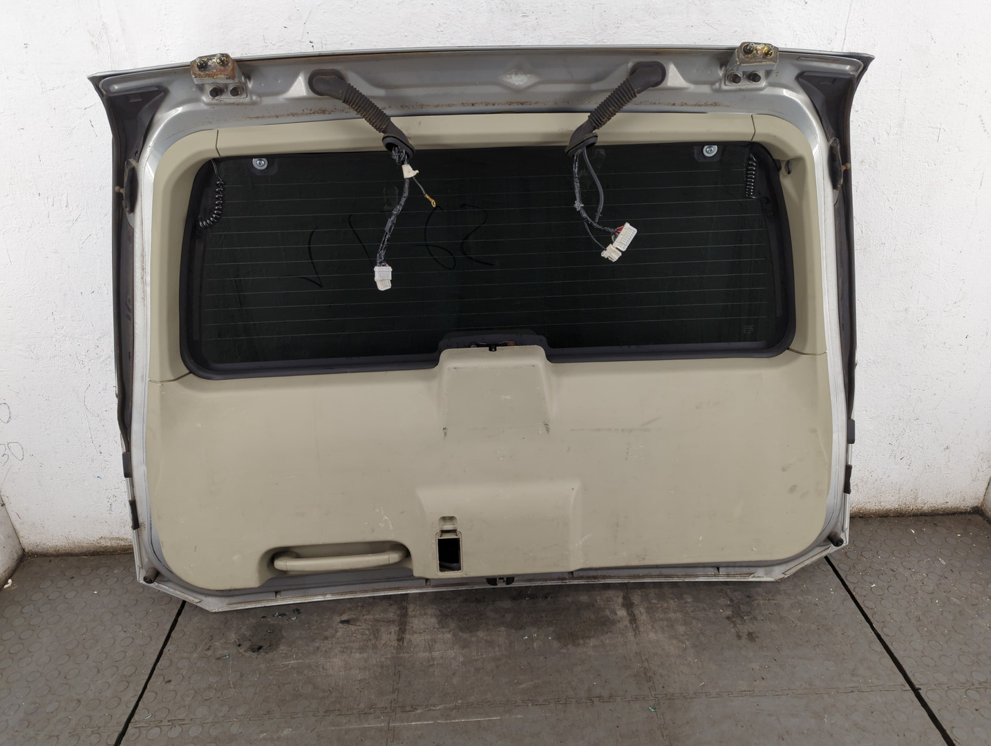 Дверь багажника