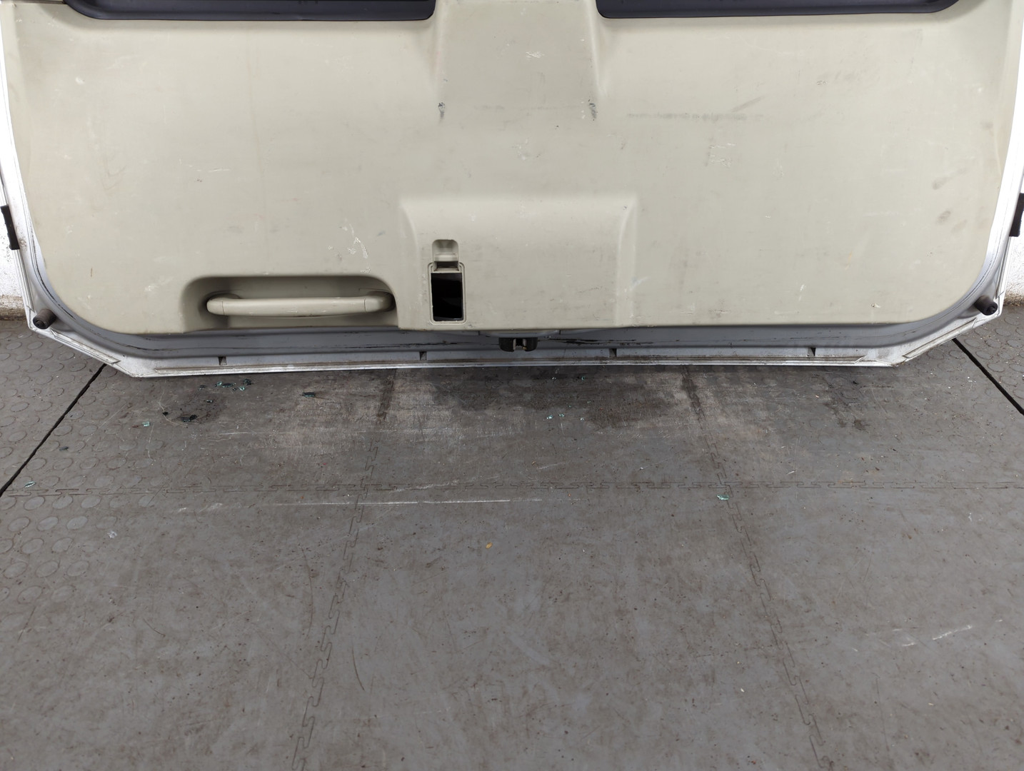 Дверь багажника