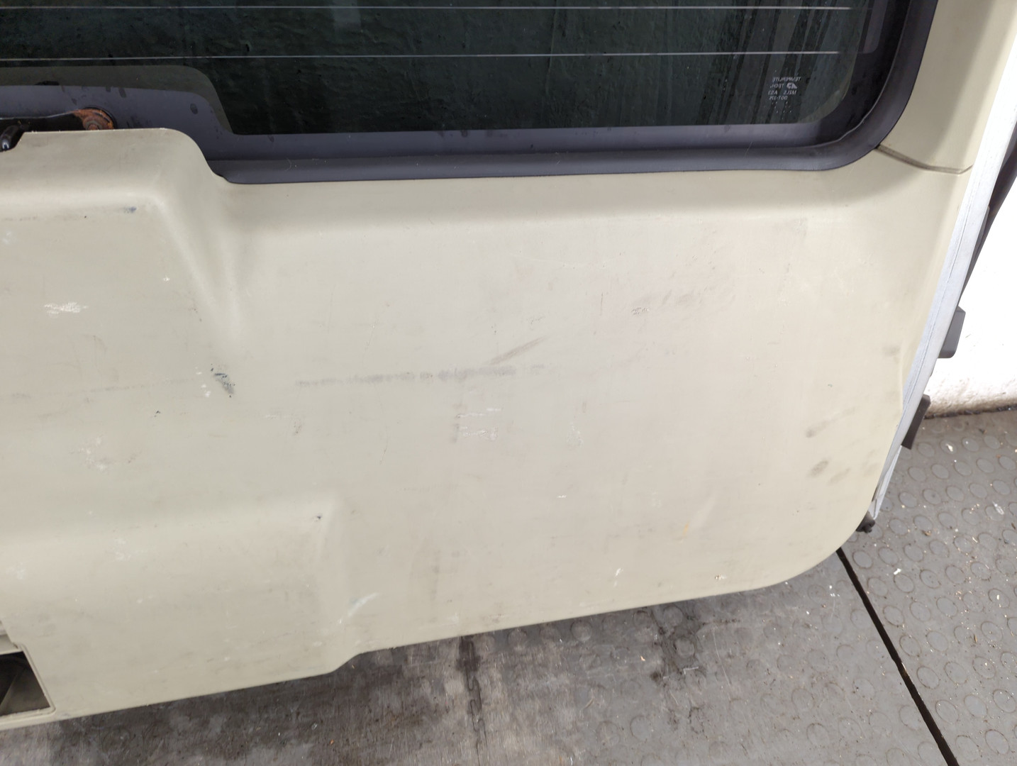 Дверь багажника