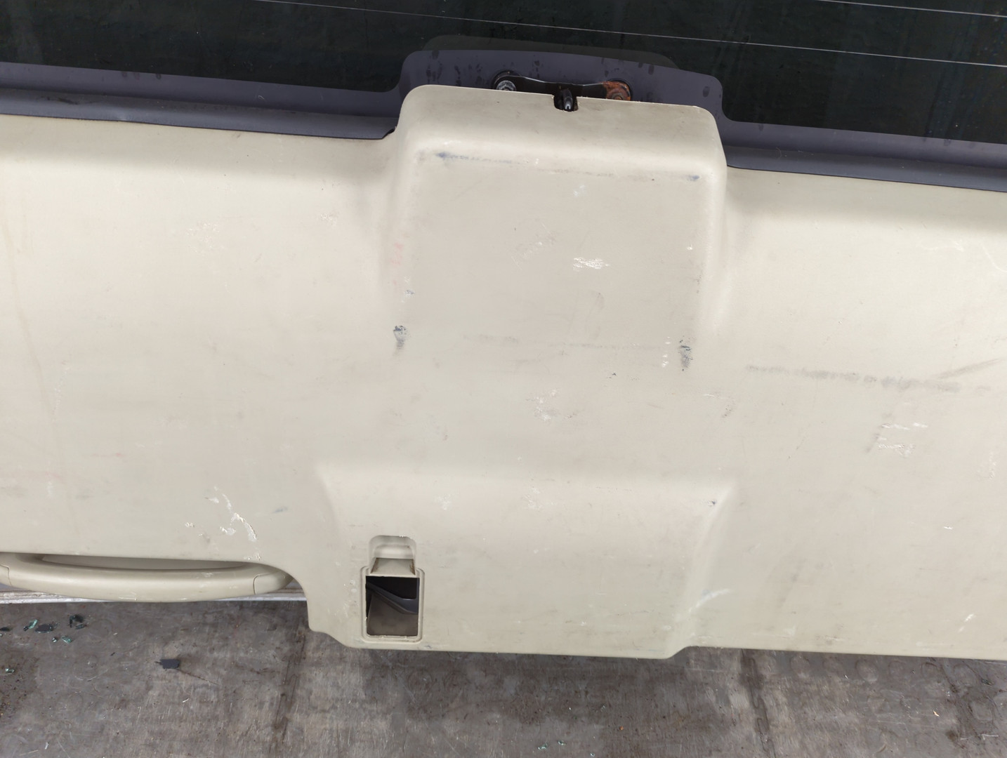 Дверь багажника