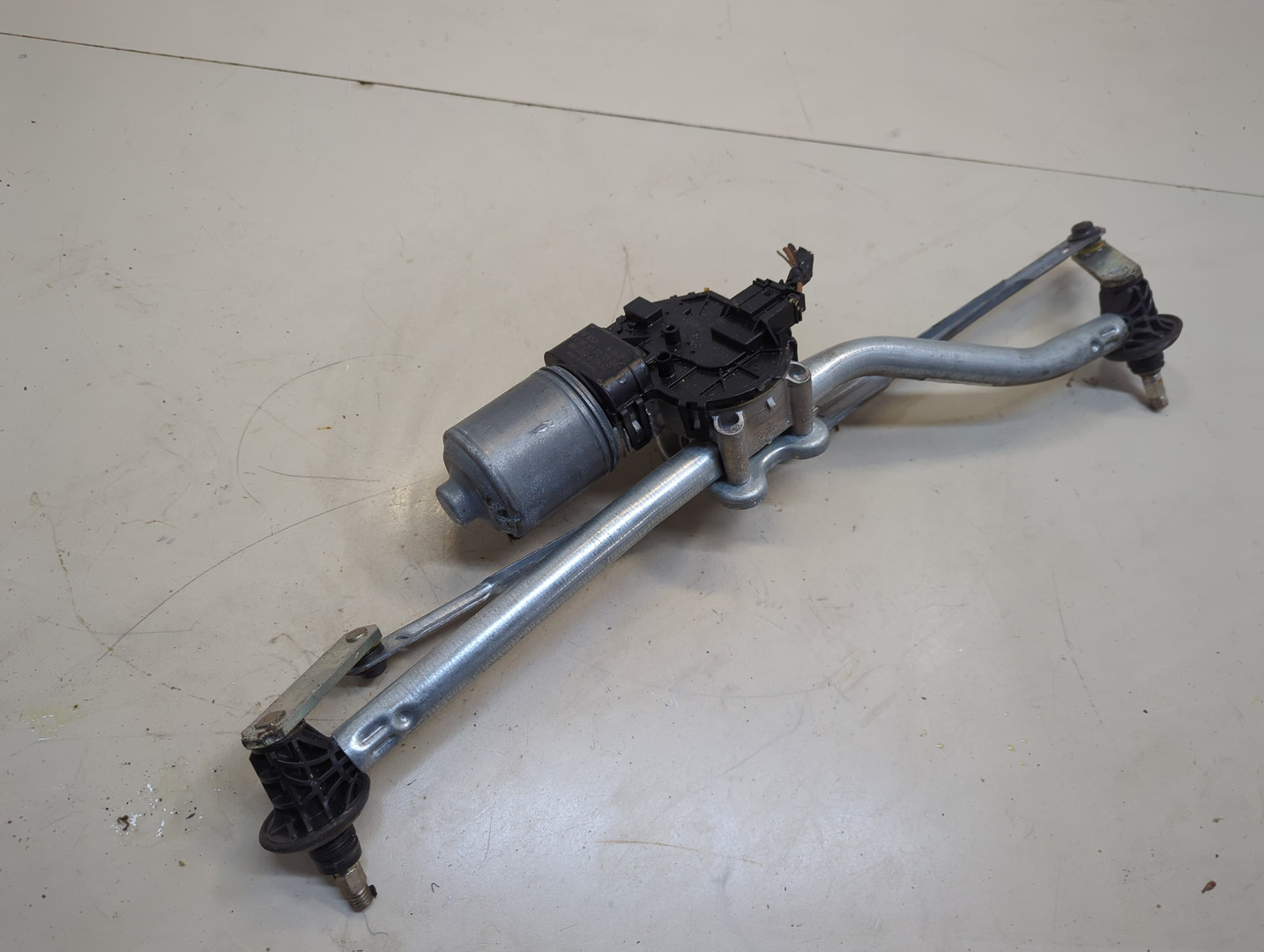 Трапеция стеклоочистителей