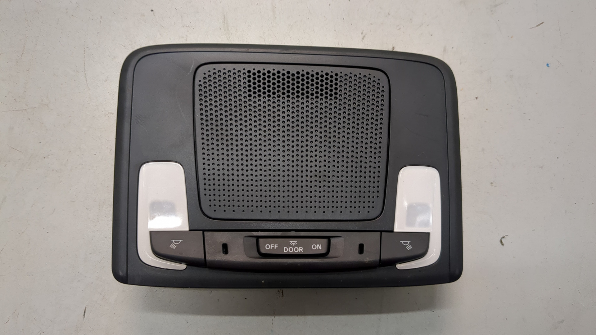 Плафон салонный