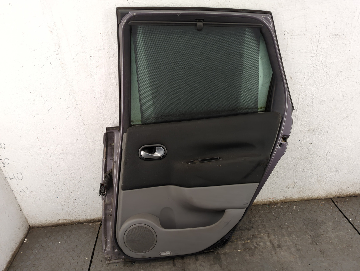 Дверь задняя правая