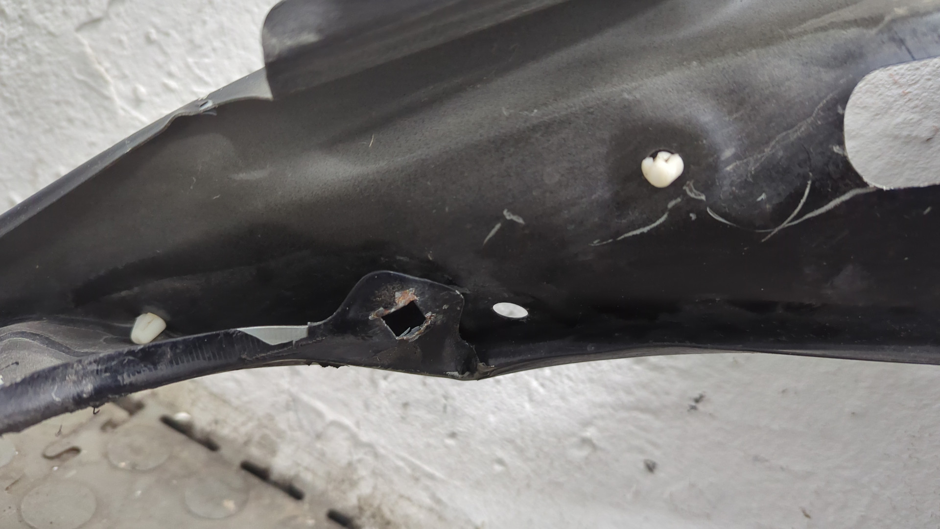 Крыло переднее левое