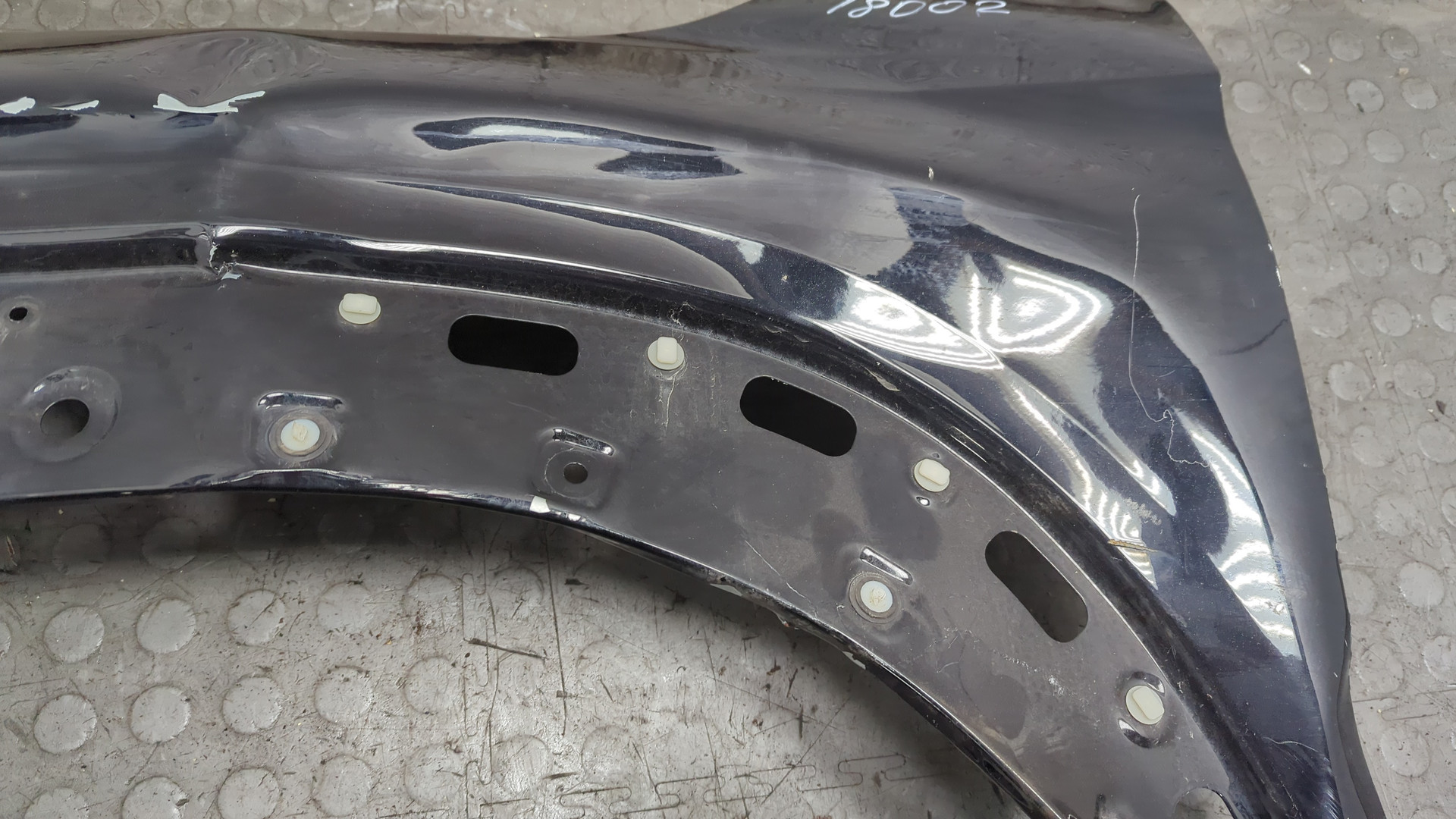 Крыло переднее левое