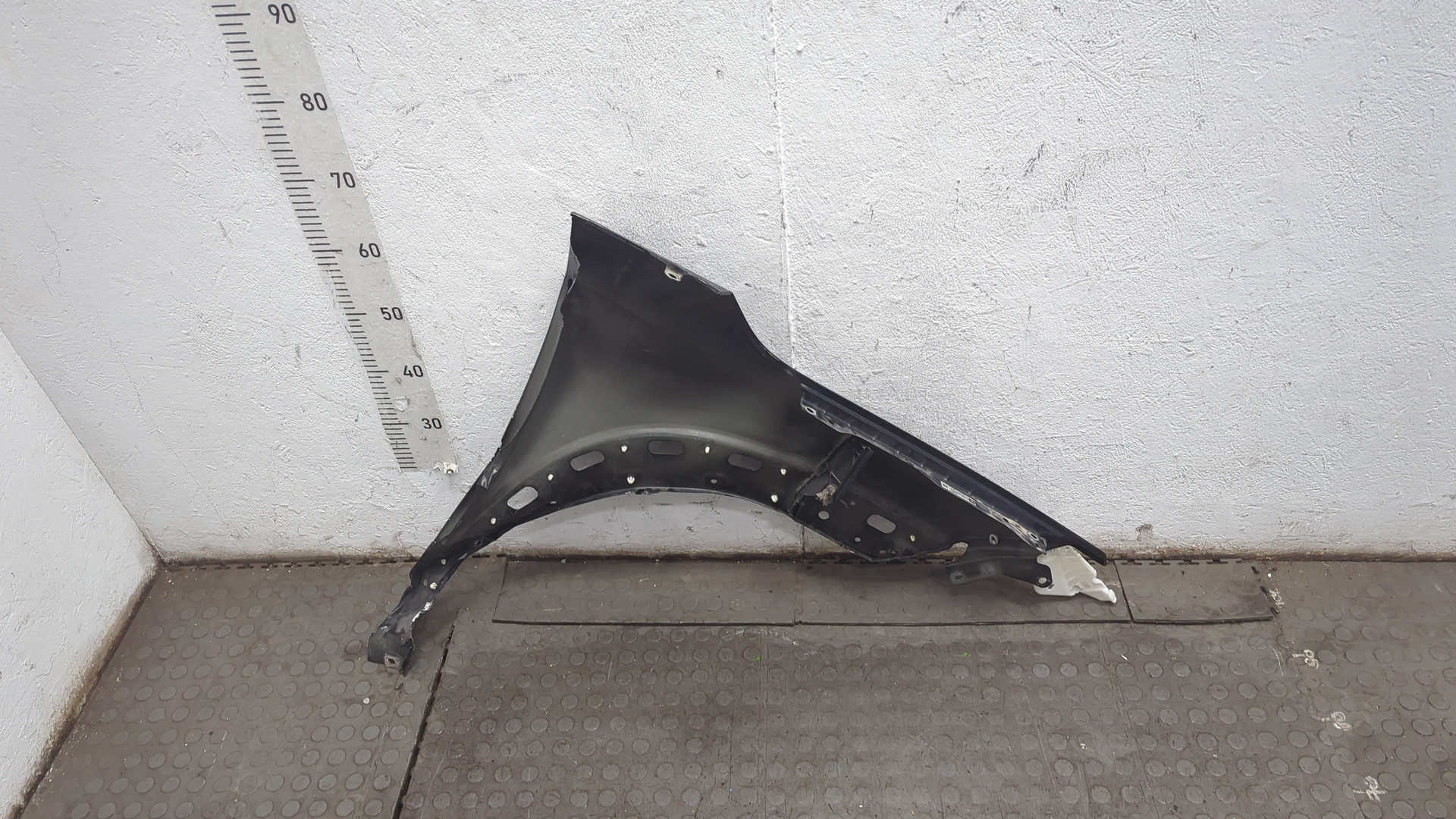 Крыло переднее левое