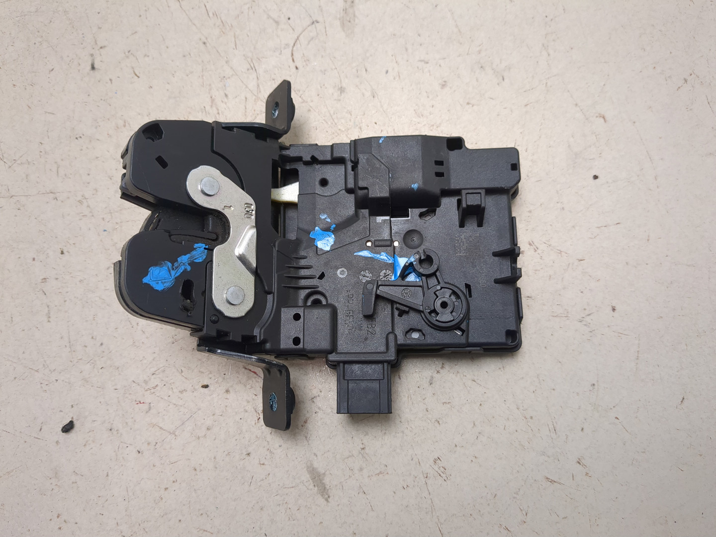 Замок багажника