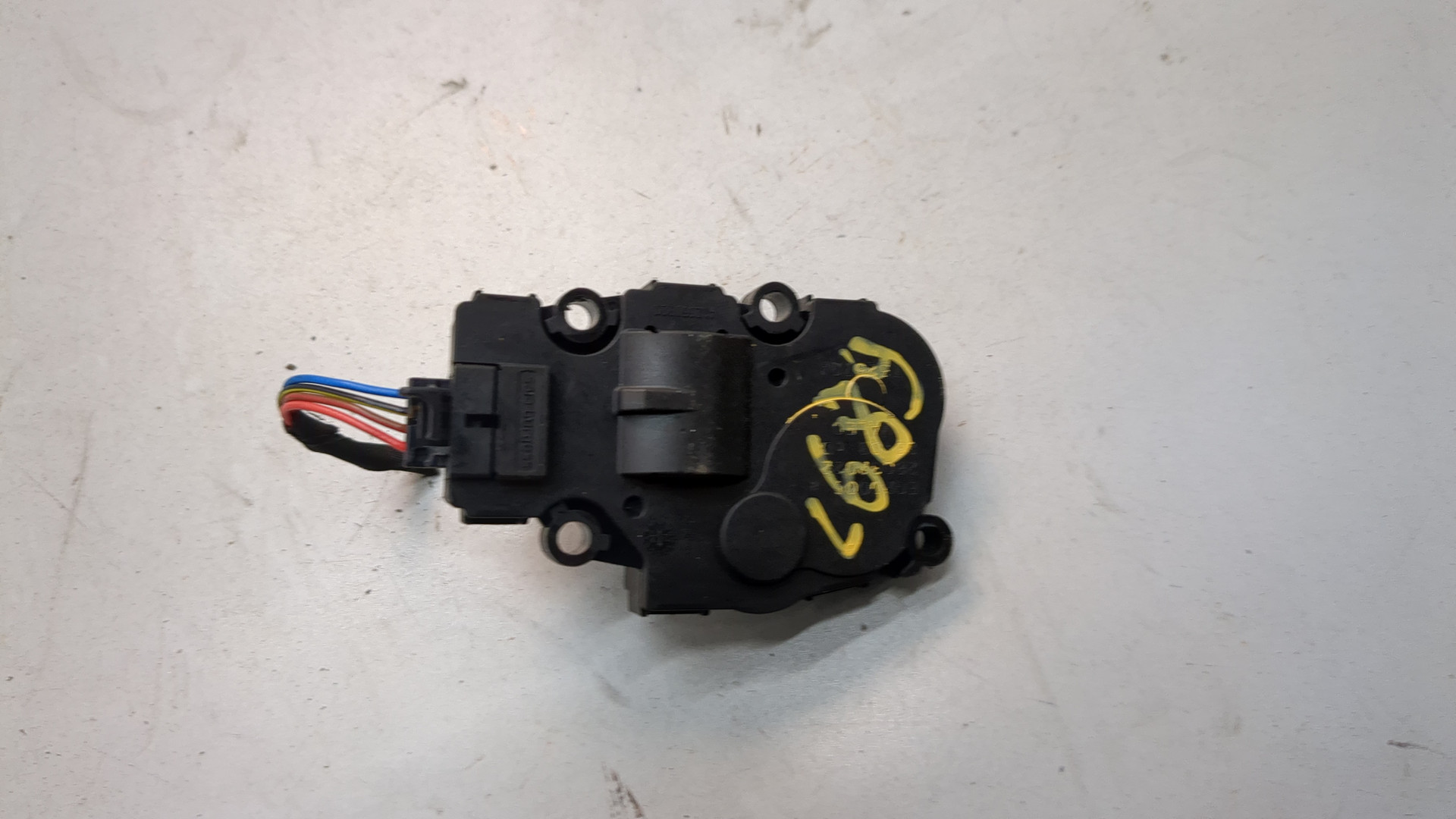 Моторчик заслонки печки