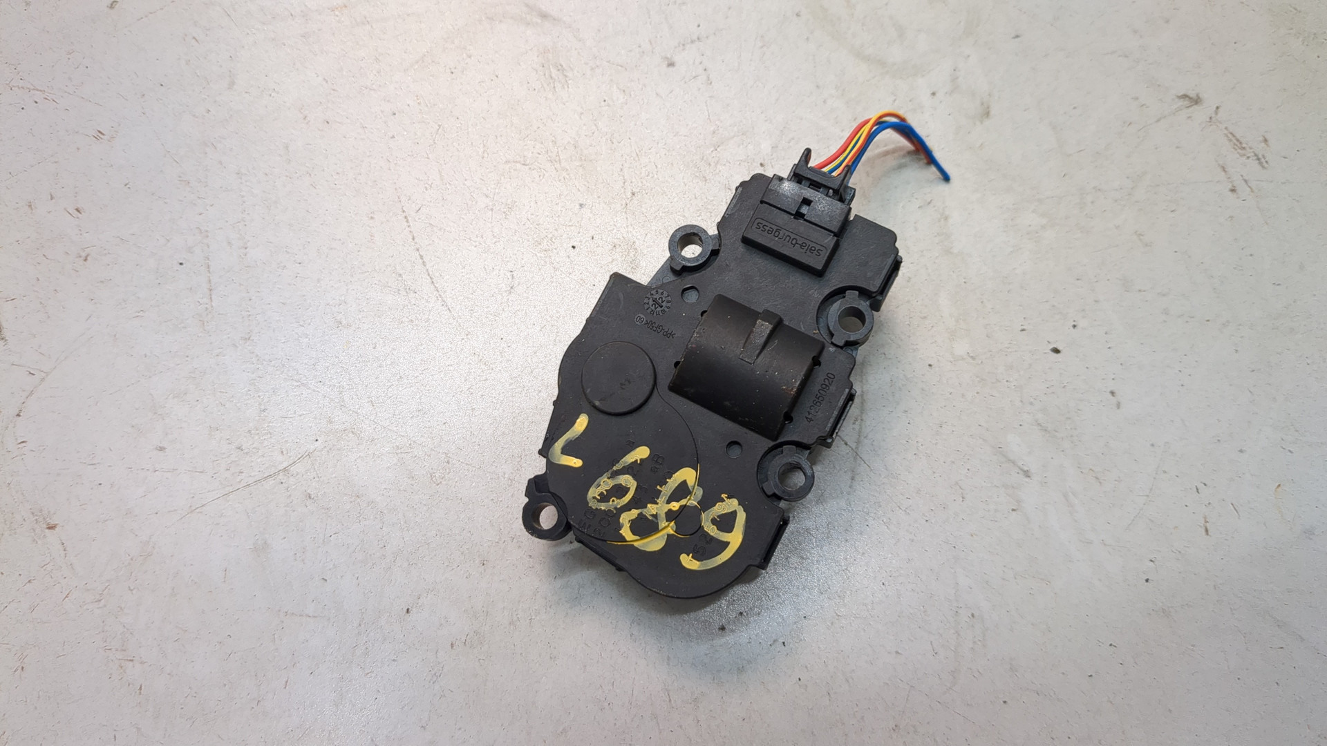 Моторчик заслонки печки