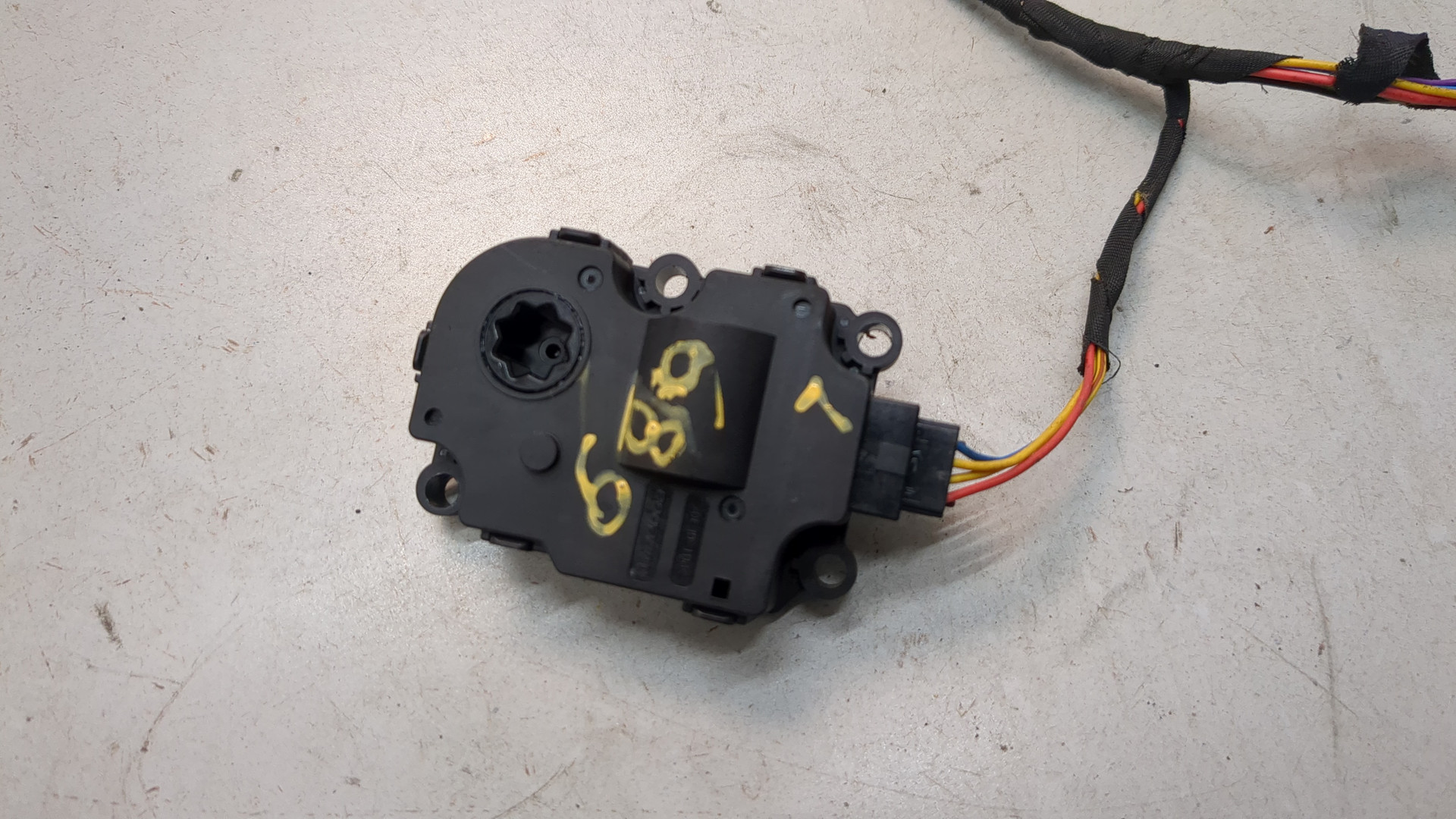 Моторчик заслонки печки